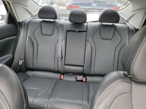 Used 2021 Hyundai Elantra Limited w/ Preferred Accessory Package FWD image 11