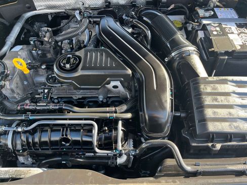 Used 2025 Volkswagen Jetta SE image 32