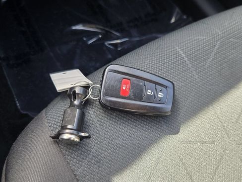 Used 2024 Toyota RAV4 XLE AWD/4WD image 18