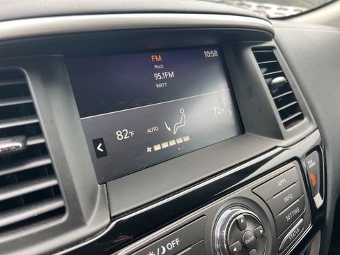 Used 2020 Nissan Pathfinder SV image 18