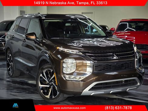Used 2023 Mitsubishi Outlander SEL FWD image 2