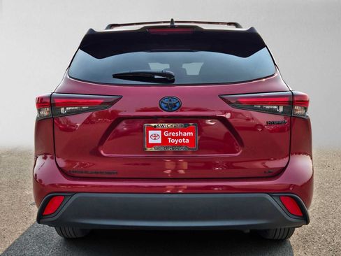 Certified 2024 Toyota Highlander LE AWD/4WD image 5