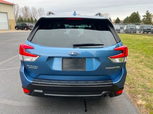 Used 2023 Subaru Forester Premium image 3