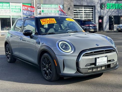 Used 2022 MINI Cooper 4-Door Hardtop image 3