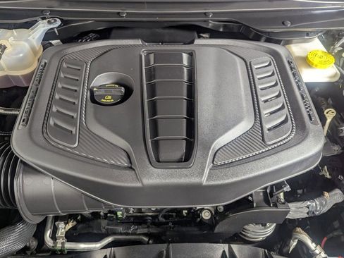 Certified 2024 Jeep Wagoneer L Series III w/ Flexible Seating Group image 12