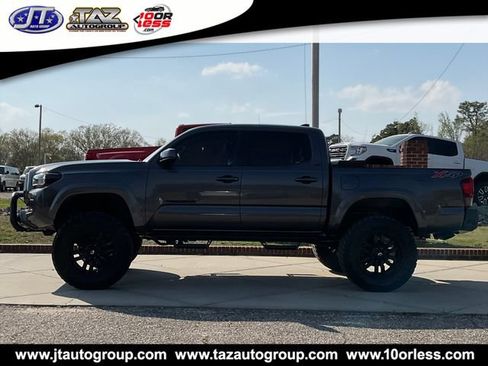 Used 2018 Toyota Tacoma SR5 AWD/4WD image 4