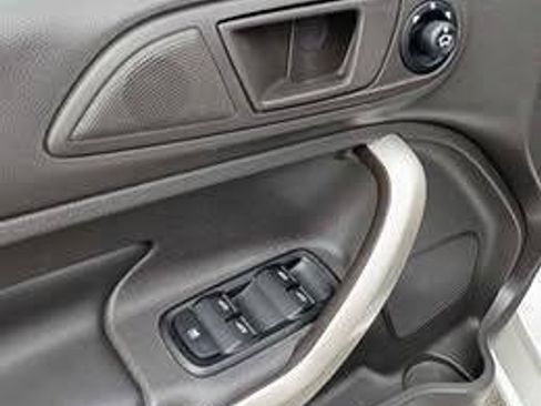 Used 2013 Ford Fiesta Titanium FWD image 18
