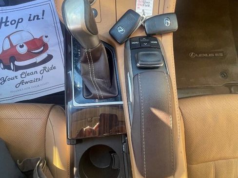 Used 2016 Lexus ES 350 w/ Luxury Package w/Wood Trim image 19