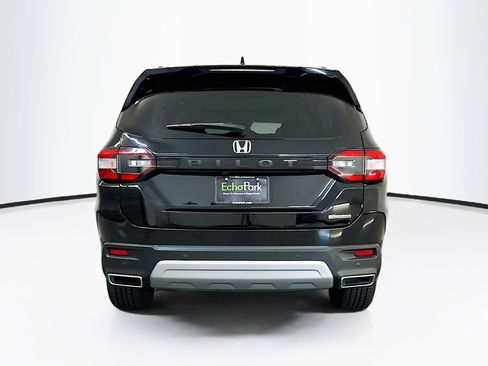 Used 2023 Honda Pilot Touring image 7