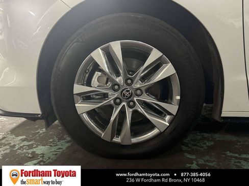 Used 2024 Toyota Sienna Limited AWD/4WD image 9