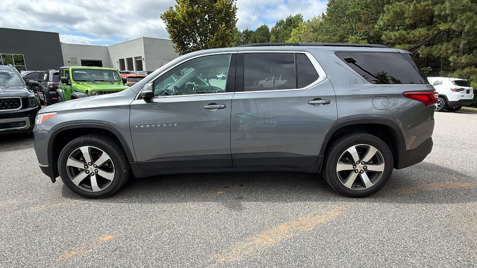 Used 2019 Chevrolet Traverse LT w/ LT Premium Package FWD image 11