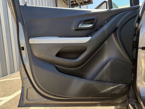 Used 2020 Chevrolet Trax LS FWD image 18