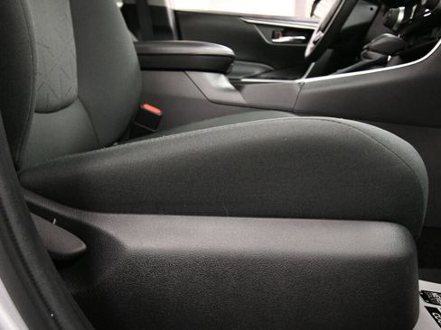 Certified 2022 Toyota RAV4 XLE image 28