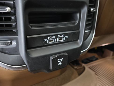 Used 2022 RAM 1500 Laramie AWD/4WD image 36