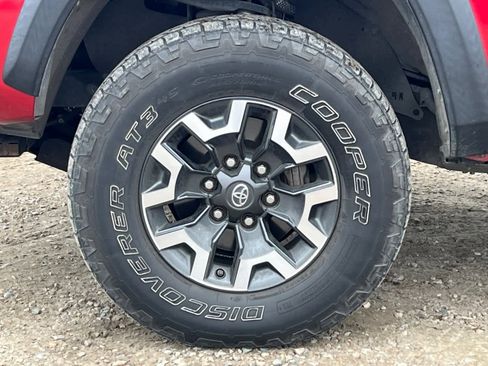 Used 2018 Toyota Tacoma TRD Off-Road image 27