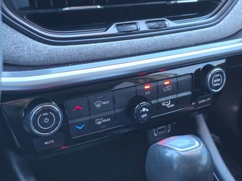 Certified 2022 Jeep Compass Latitude image 28