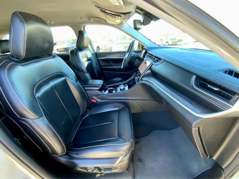 Used 2023 Jeep Grand Cherokee Limited image 24