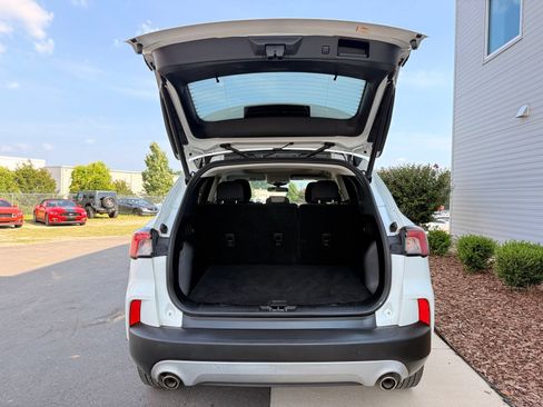 Used 2022 Ford Escape SE w/ Convenience Package FWD image 41