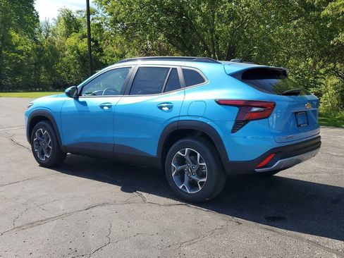 New 2026 Chevrolet Trax LT w/ LT Convenience Package FWD image 5