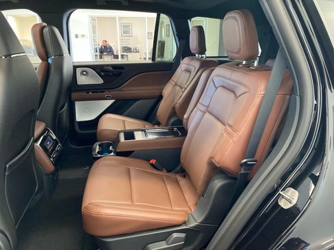 New 2026 Lincoln Aviator Reserve w/ Luxury Package AWD/4WD image 9
