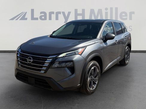 Used 2025 Nissan Rogue SV FWD image 1