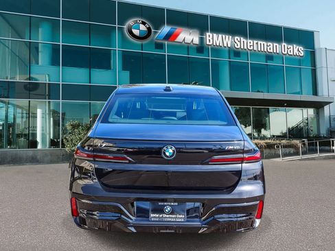 New 2026 BMW i7 M70 w/ Executive Package AWD/4WD image 5