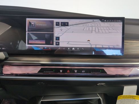 New 2025 BMW i7 xDrive60 w/ Premium Package image 24