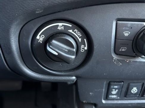 Used 2024 Nissan Frontier SL w/ Technology Package image 25