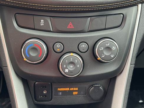 Used 2018 Chevrolet Trax LS AWD/4WD image 26