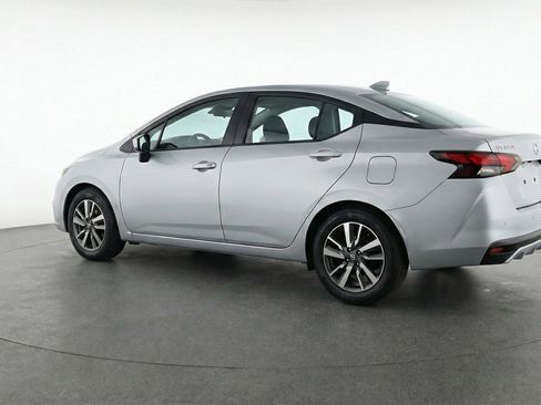 Used 2025 Nissan Versa SV image 5