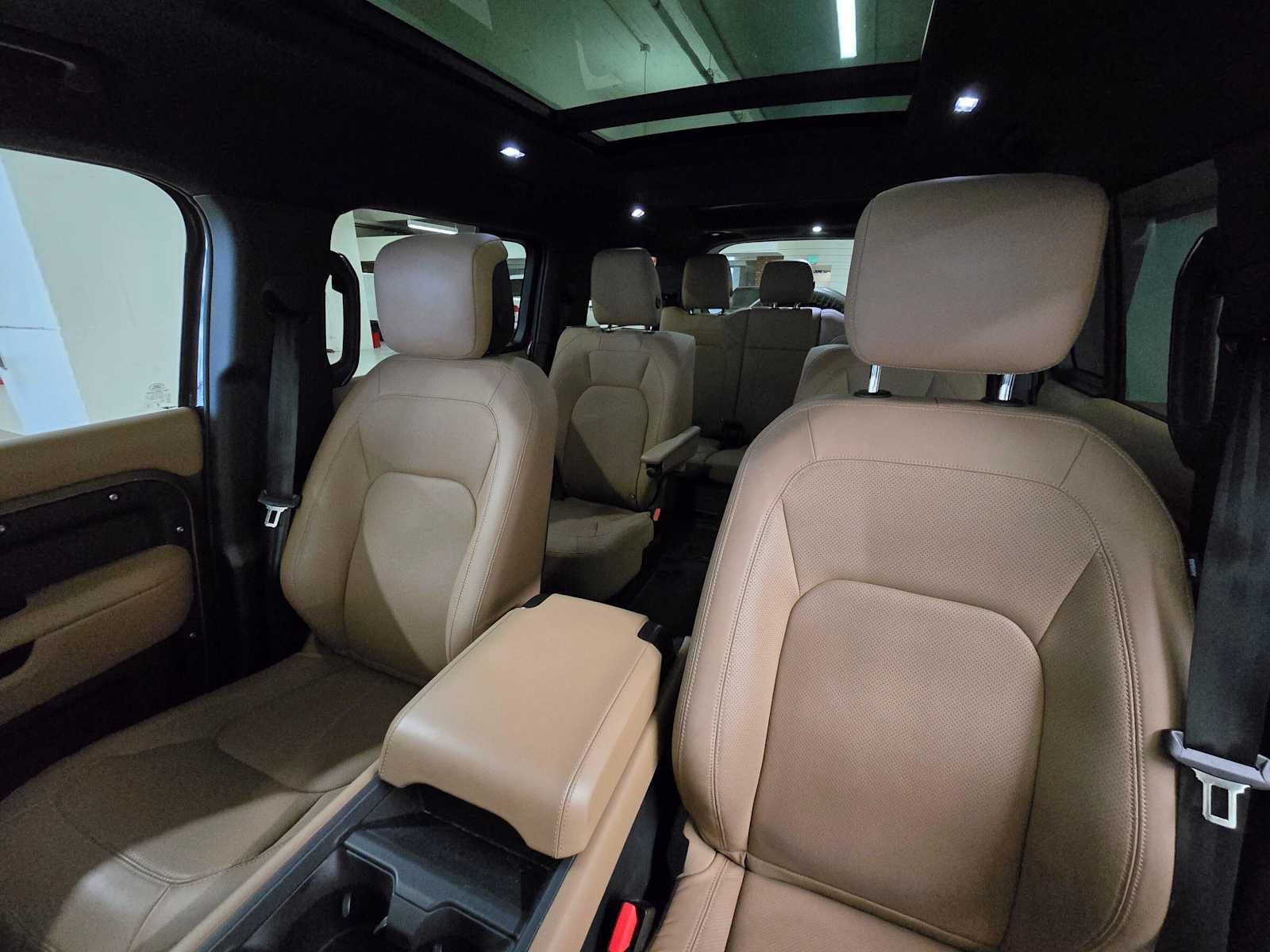 Used 2025 Land Rover Defender 130 X-Dynamic SE AWD/4WD image 24