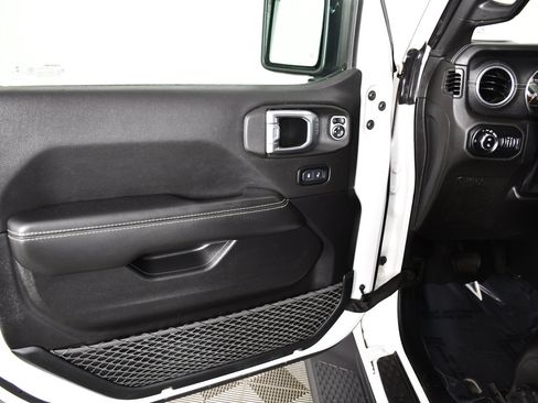 Used 2021 Jeep Gladiator Overland AWD/4WD image 39