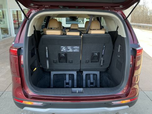 Used 2022 Kia Carnival LX image 24