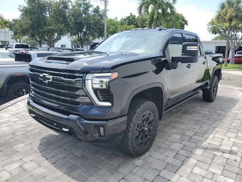 Used 2024 Chevrolet Silverado 2500 High Country w/ High Country Premium Package AWD/4WD image 3