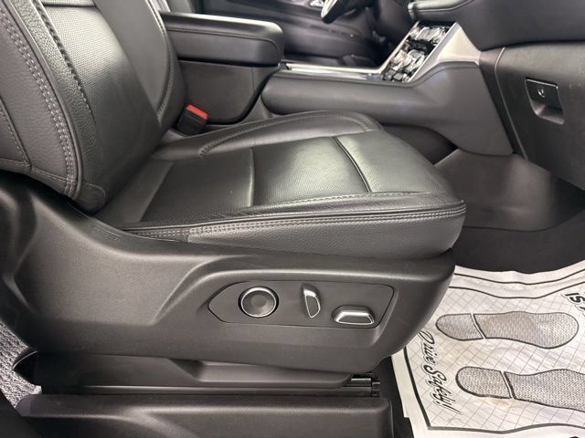 Used 2024 GMC Yukon Denali AWD/4WD image 18