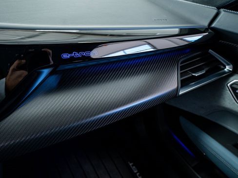 Used 2024 Audi e-tron GT Prestige image 54