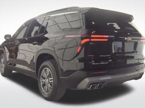 Used 2025 Chevrolet Traverse LT image 6