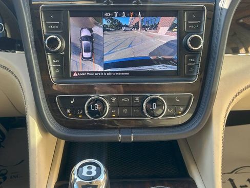 Used 2019 Bentley Bentayga image 20