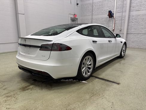 Used 2021 Tesla Model S Plaid image 3