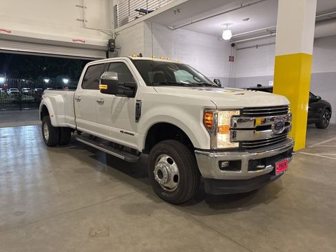 Used 2019 Ford F350 Lariat w/ Lariat Ultimate Package image 3