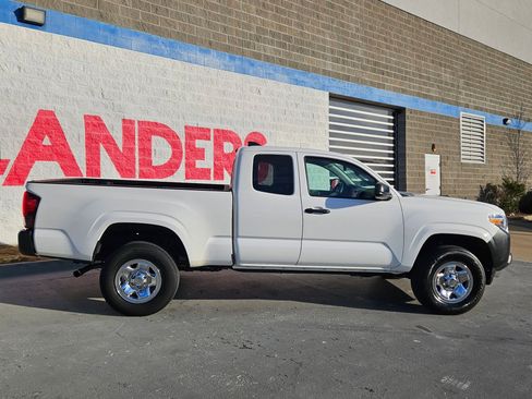 Used 2022 Toyota Tacoma SR image 8