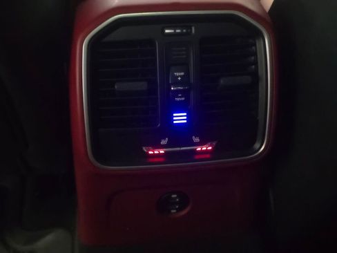 Certified 2023 Porsche Macan AWD/4WD image 19
