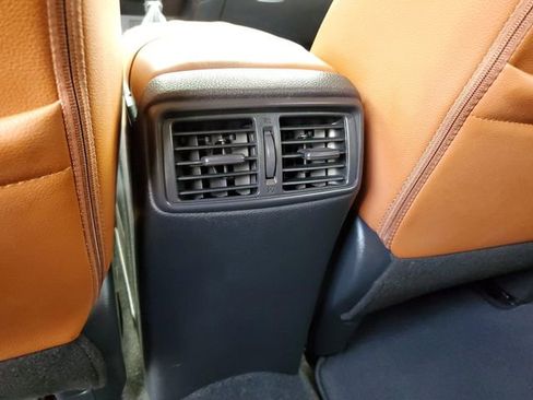 Used 2019 Nissan Rogue SL w/ Premium Package image 15