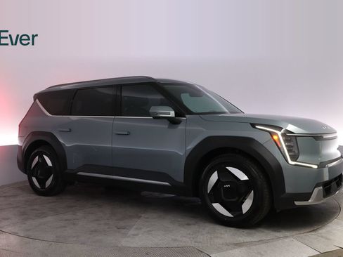 Used 2024 Kia EV9 Wind AWD/4WD image 13