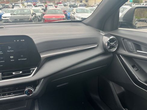 Used 2025 Chevrolet Equinox LT image 30