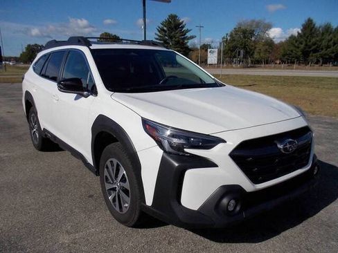 Used 2024 Subaru Outback Premium image 8