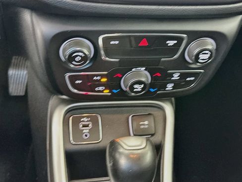 Used 2019 Jeep Compass Latitude FWD image 15