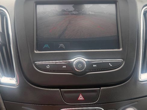 Used 2017 Chevrolet Malibu LT FWD image 29
