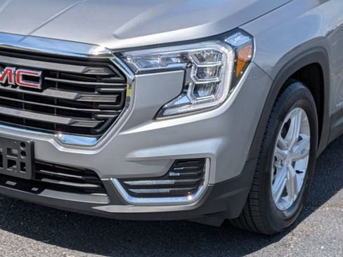 Used 2023 GMC Terrain SLE w/ Driver Convenience Package FWD image 9