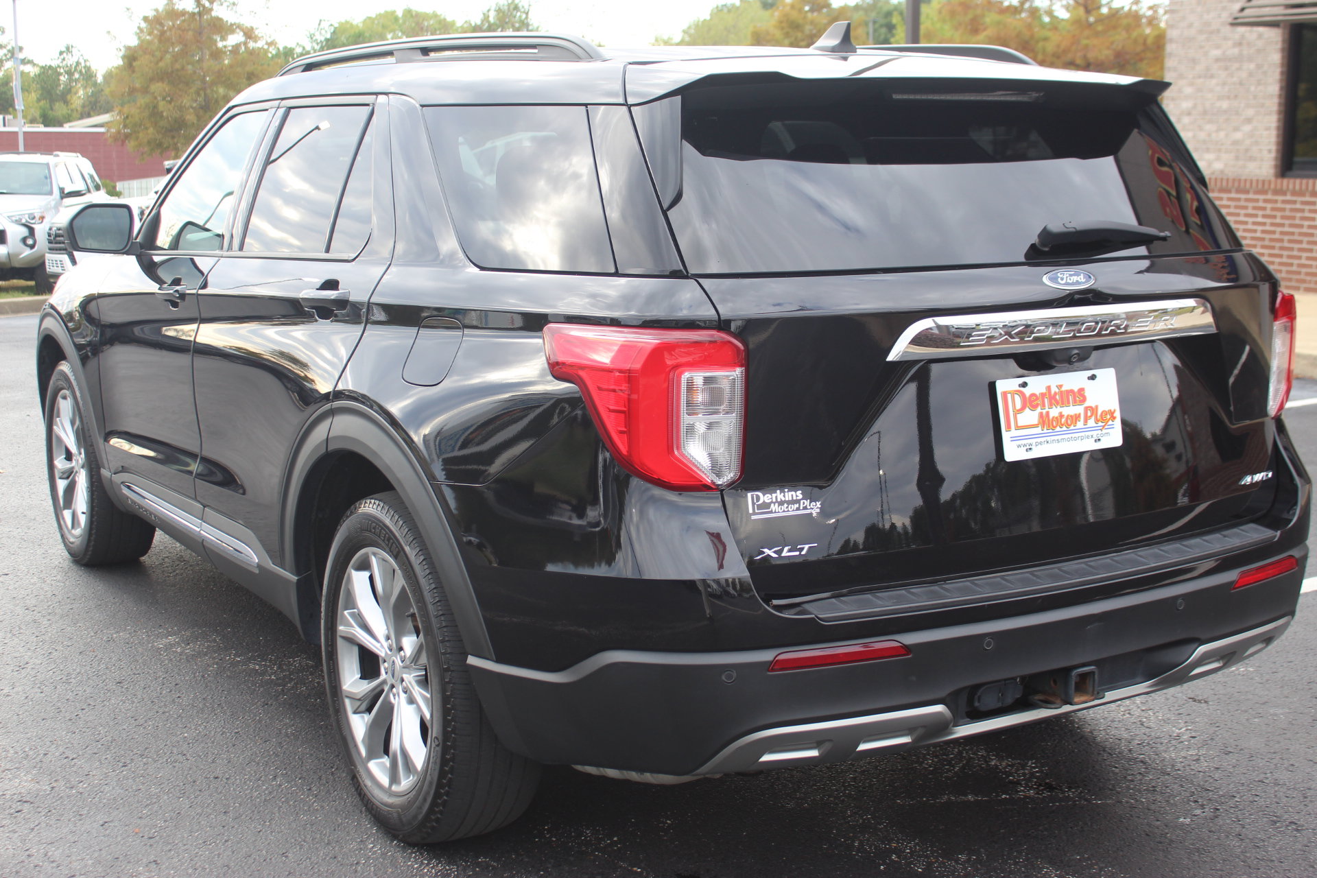 Used 2021 Ford Explorer XLT w/ Equipment Group 202A AWD/4WD image 8